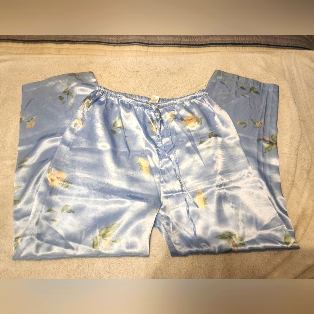 Jones New York Women's Two-Piece Pajamas - Picture 8 of 13